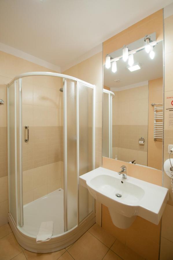 Hotel Nest Gniezno Exterior photo